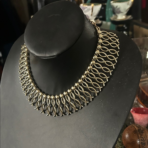 Vintage CORO Gold-Tone Statement Collar Necklace - Picture 4 of 9